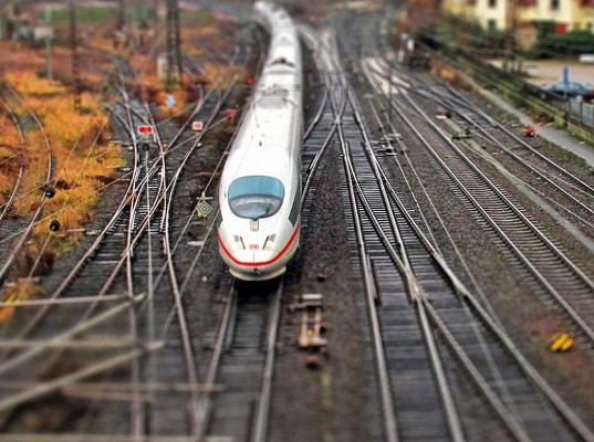 Медведев подписал документ о строительстве ВСМ Челябинск - Екатеринбург