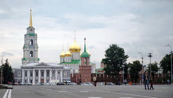 Вид на Тульский кремль и музей самоваров с площади Ленина в Туле. Архивное фото