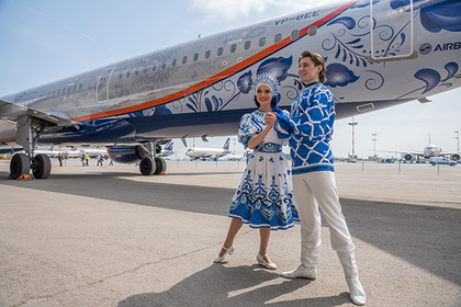 «Аэрофлот» презентовал самолет в юбилейной ливрее