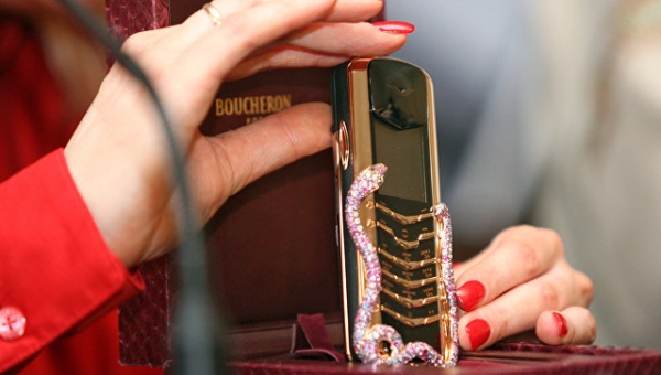 Телефон Vertu. Архивное фото