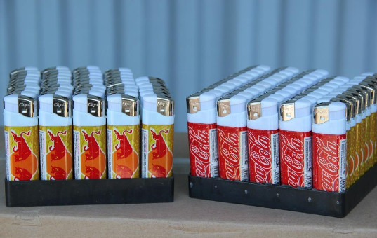 40 тысяч поддельных зажигалок &laquo;Coca-Cola&raquo; и &laquo;Red Bull&raquo; задержали находкинские таможенники 