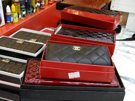 Итальянские кошельки из Китая. Петербургские таможенники борются с подделками 